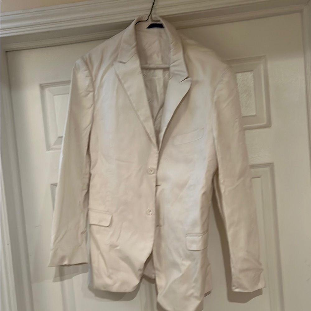 Elegant Cream Blazer, sleeve length 24”shoulder to shoulder 17”top to bottom 30”